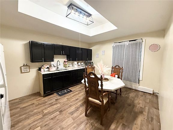 3rd image of 21 Church St