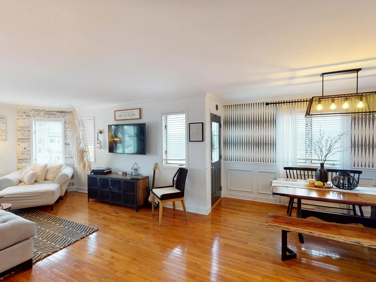 642 W Pine Ave — Photo 4