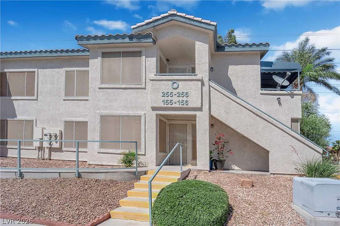 2 bed, 2.0 bath, 1005 sqft, $1,800 — Photo 1