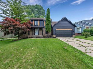 6327 Golf View Dr, Clarkston, MI 48346