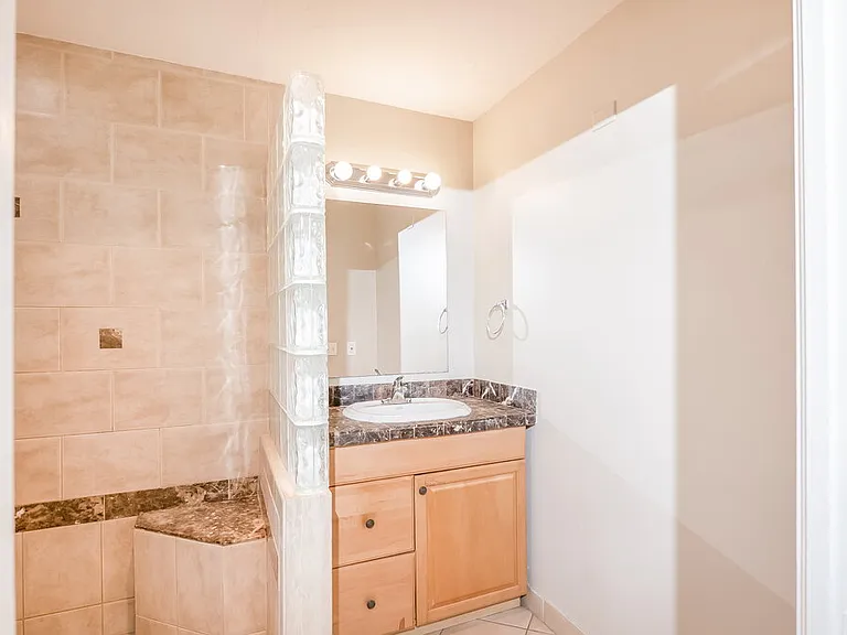 811 SW 14th Pl — Photo 13