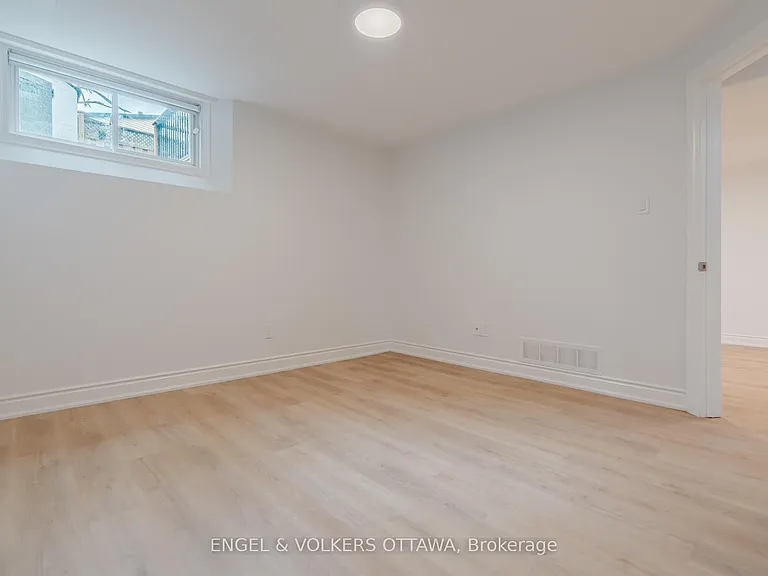 1649 Rosebella Ave #B — Photo 18