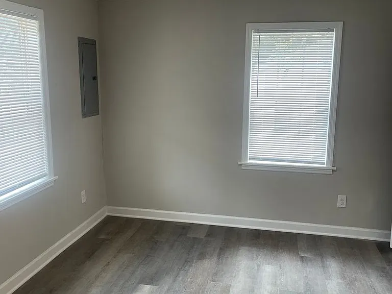 2040 Thurmond St — Photo 3