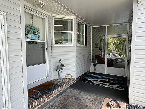 5th image of 49 Pineview Lake Cir