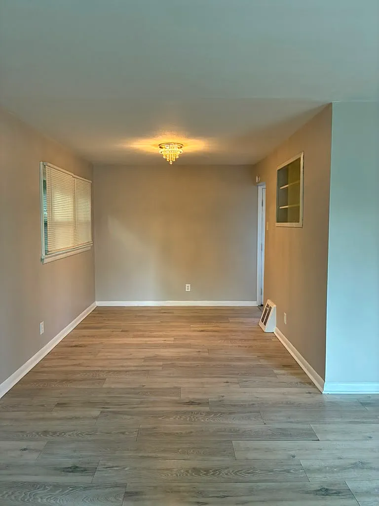 3 bed, 1100 sqft, $1,500 — Photo 3