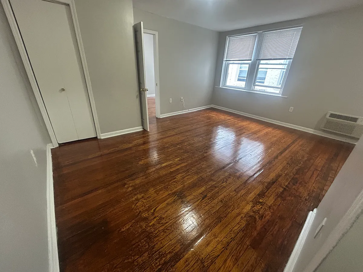 Building Photo - 3416 Spring Garden St #21
