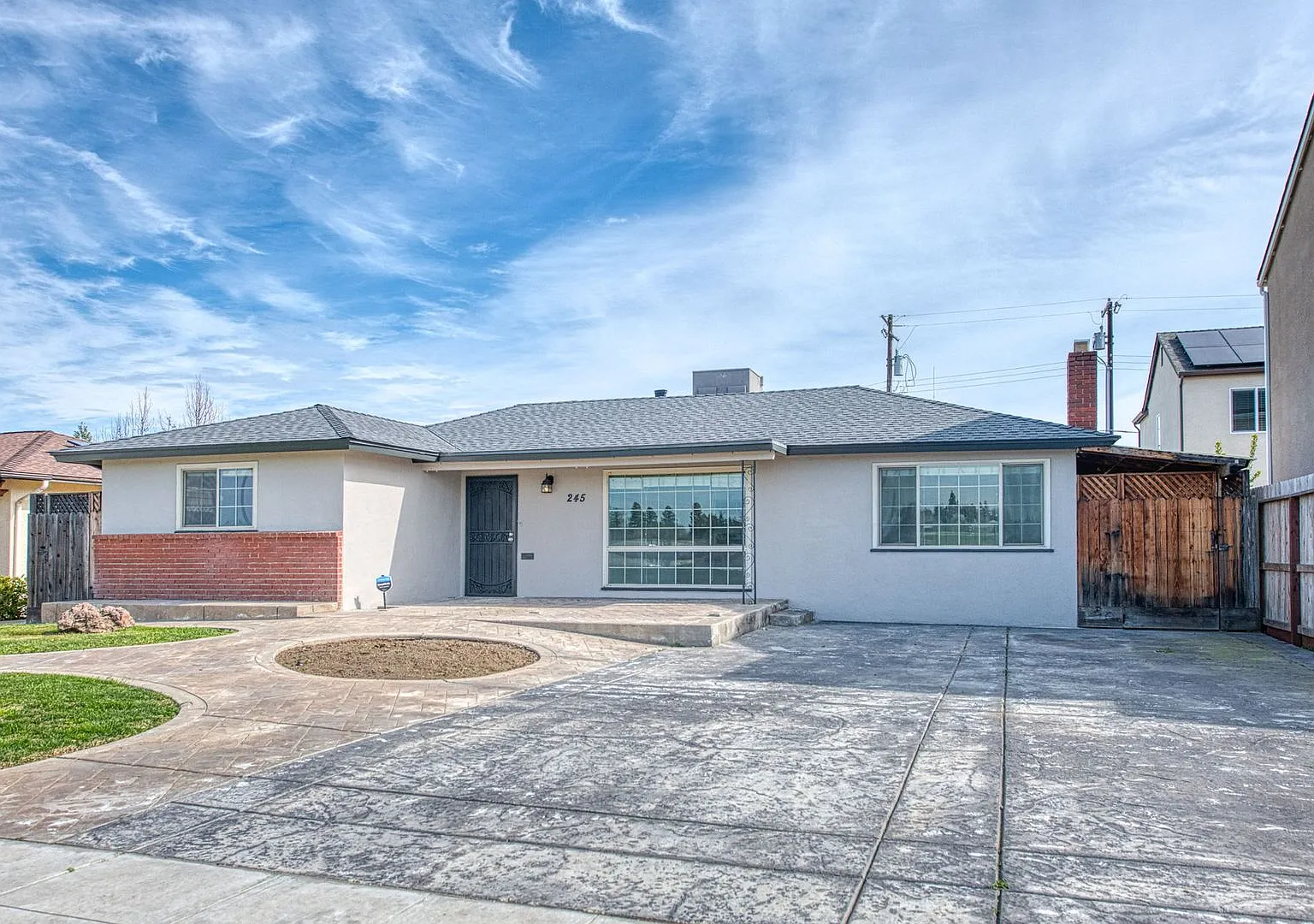 Adorable 3 Br 1 Ba Home In A Well Desired Clovis Neighborhood - **Special-Half Off Second Month R... — Photo 4