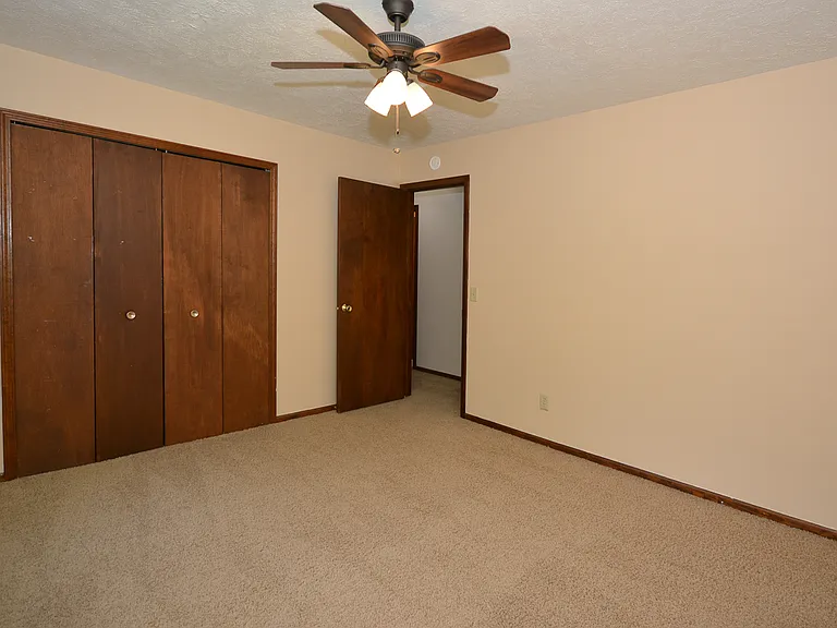4745 Briarhill Dr — Photo 17
