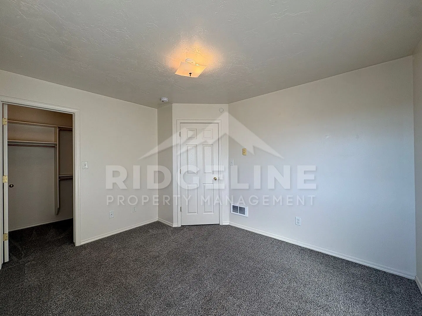 345 S Byron Ave — Photo 4