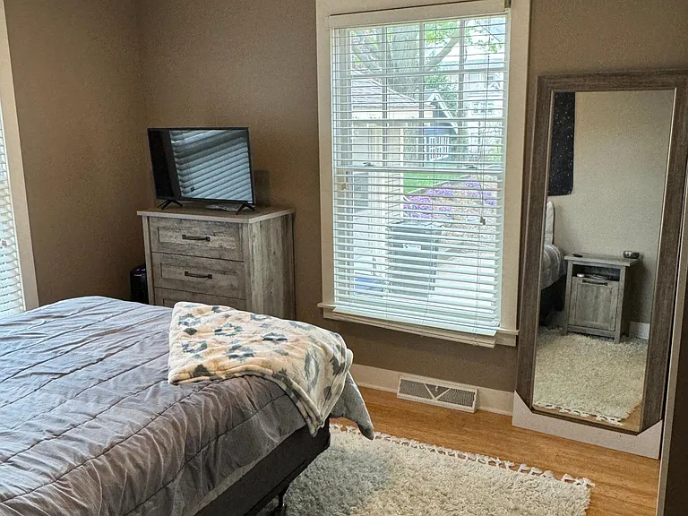 556 Pleasant St SE #1 — Photo 13