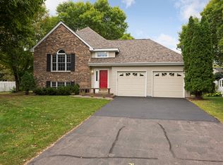 8774 Hawthorne Dr, Eden Prairie, MN 55347