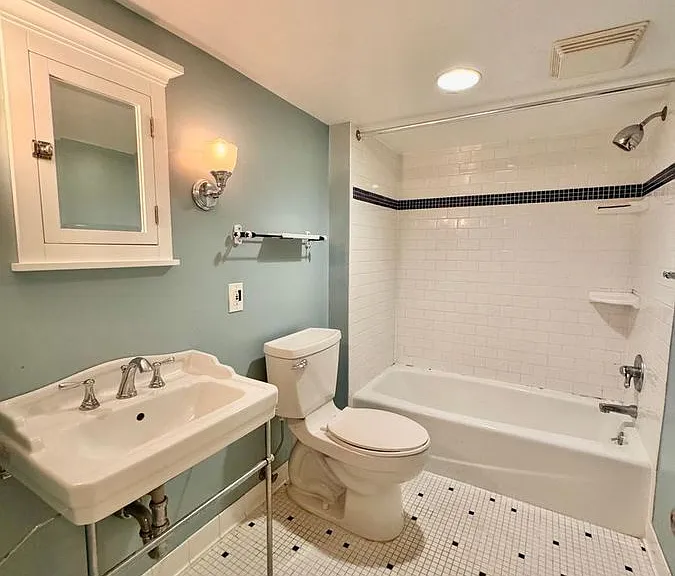 128 Adams St NW — Photo 34