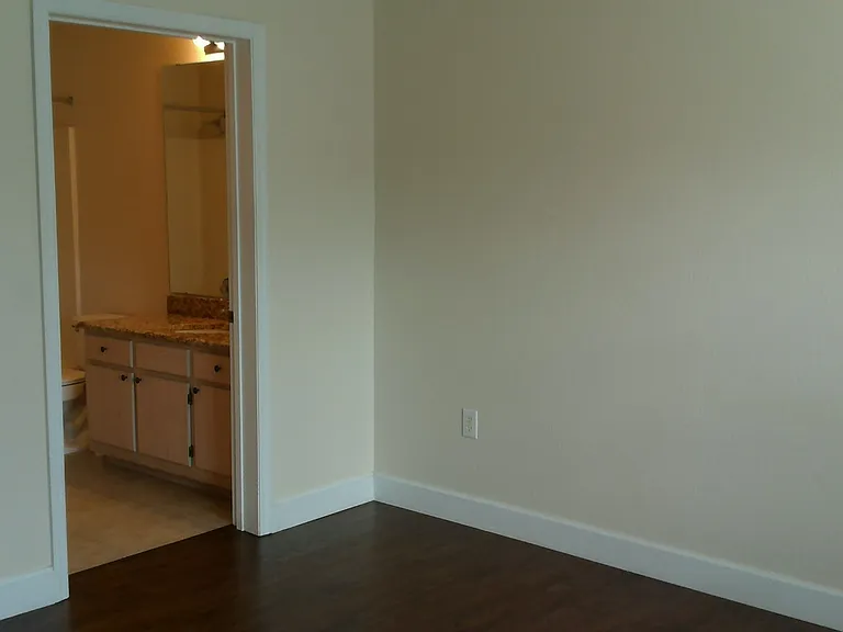 5475 Vineland Rd #8205 — Photo 6