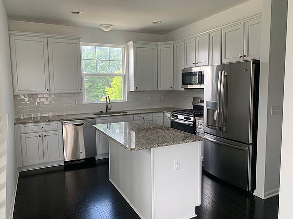 3rd image of 4653 Bradley Cir