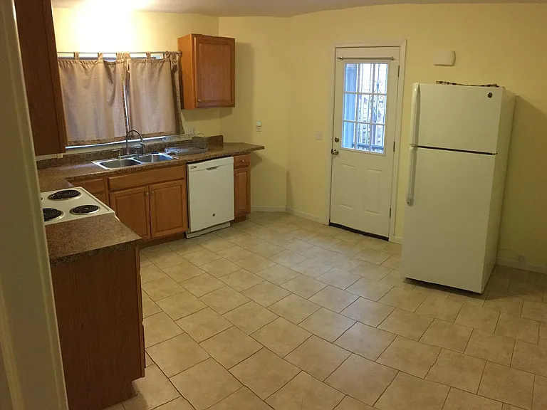 131 S 16th St #3 — Photo 5