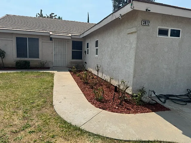 3 bed, 1120 sqft, $2,075 — Photo 2