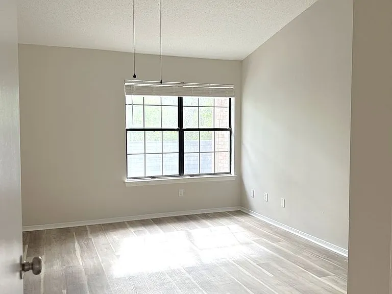 5900 Grelot Rd #504 — Photo 16