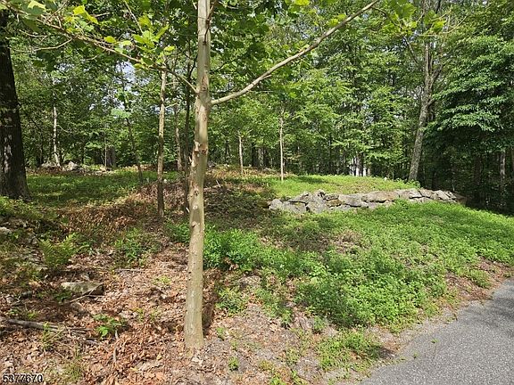 5th image of 15 Lakeside Dr