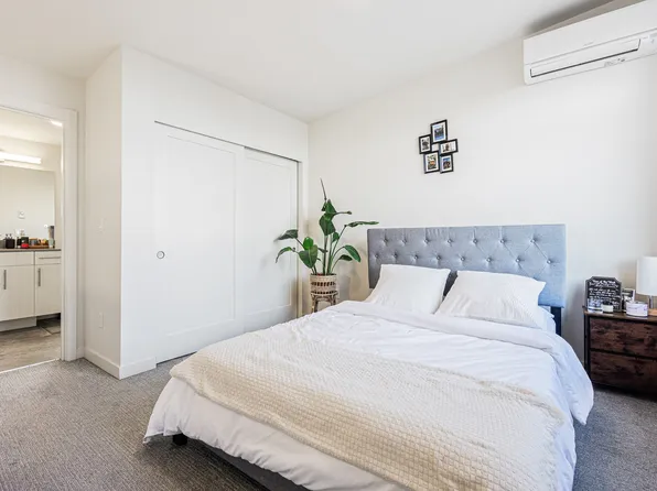 6730 15th Ave NW #B, Seattle, WA 98117