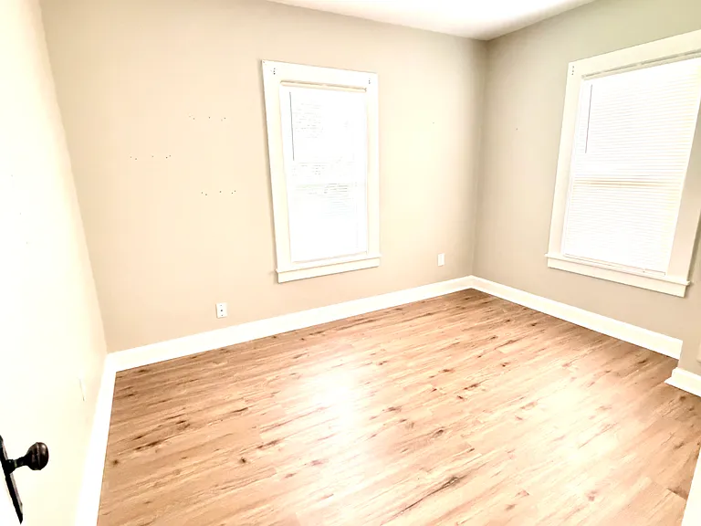 210 Linwood Dr — Photo 7