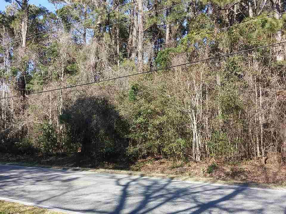 2nd image of  Woodland Dr.