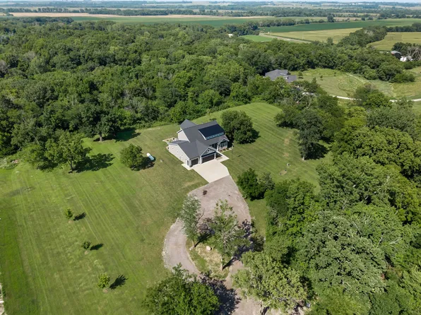 8656 NE 102nd Ave, Bondurant, IA 50035
