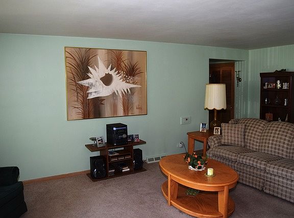 4th image of 10329 Long Ave