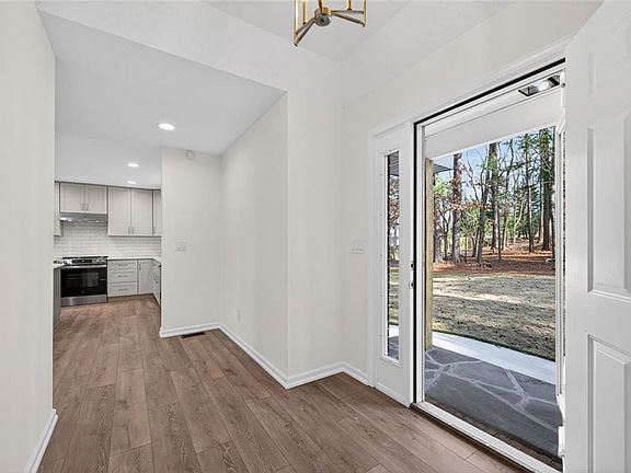 4th image of 6596 Garrett Rd