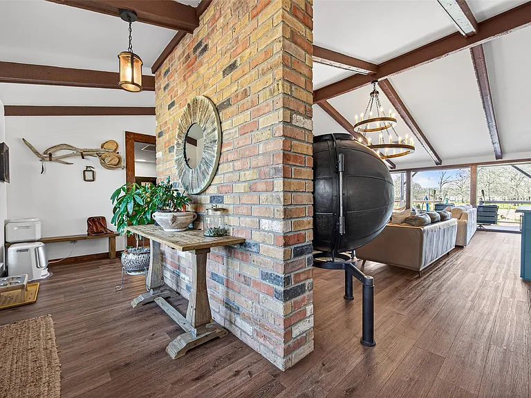 7019 Oak Ln — Photo 6