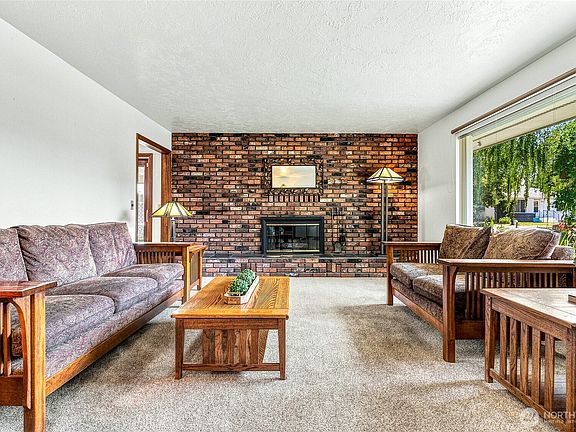 4th image of 1587 Olive Street