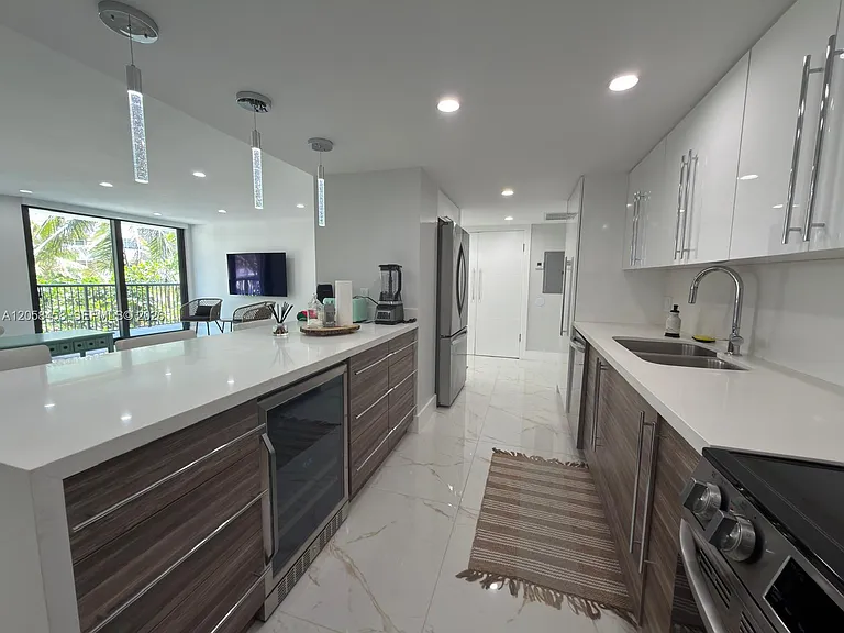 1800 Collins Ave #3H — Photo 25