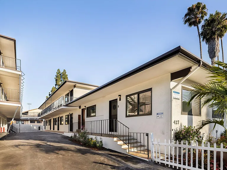 427 W Montecito St — Photo 25