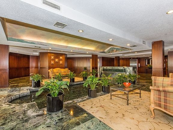 3rd image of 609 W So Orange Ave #3E