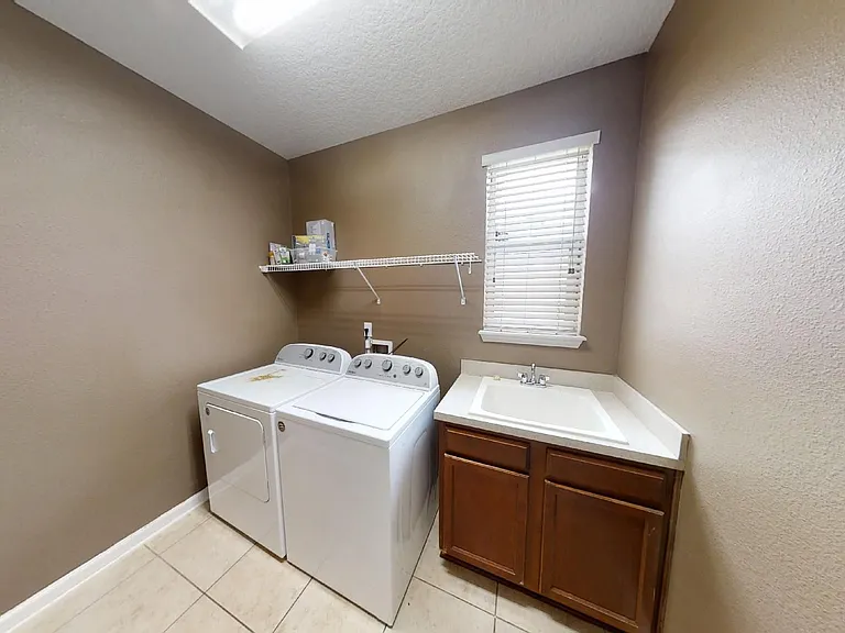 15695 Lexington Park Blvd — Photo 31