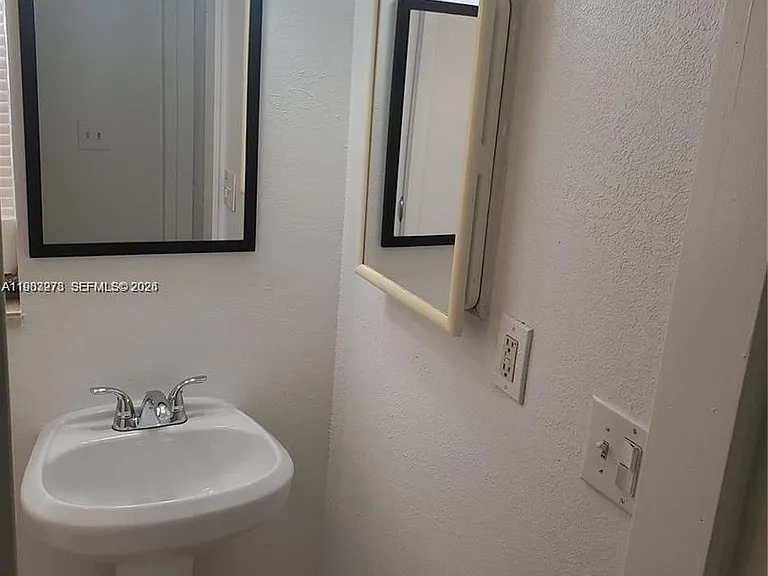 831 SW 14th Ct — Photo 14