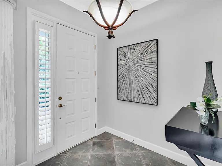5204 Bouchard Cir #102 — Photo 4
