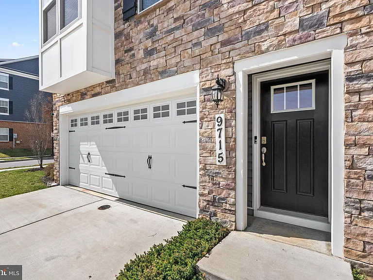 9715 Summerton Dr — Photo 4