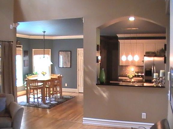 large eat-in kitchen
