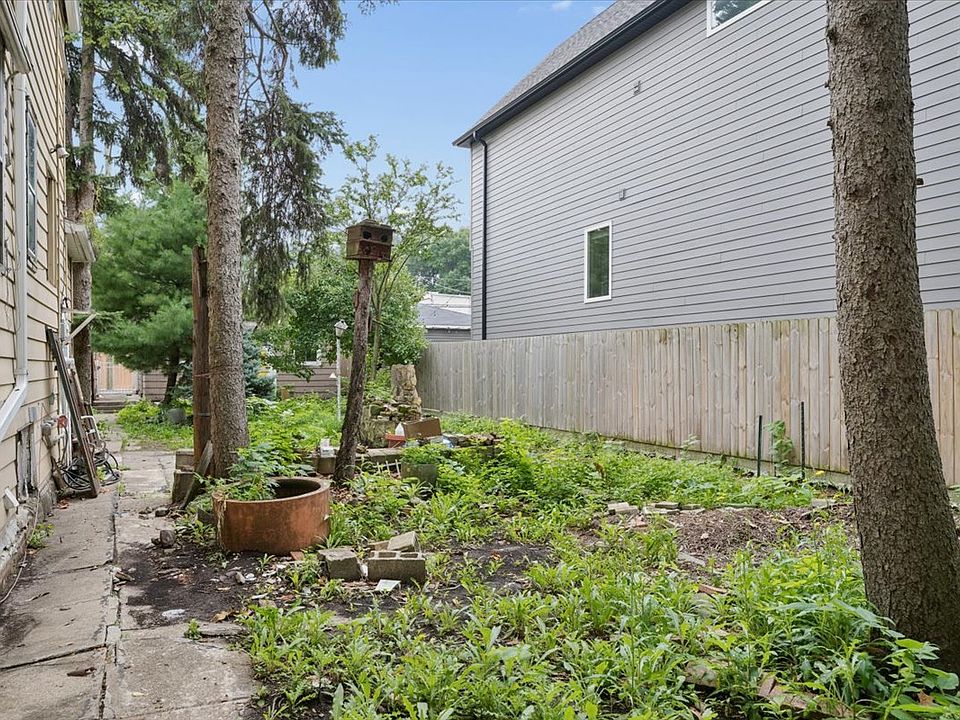 2nd image of 3923 N Troy St