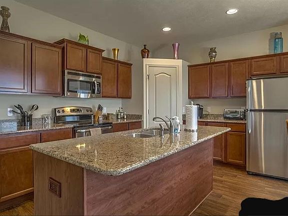 3rd image of 16406 Camden Ave