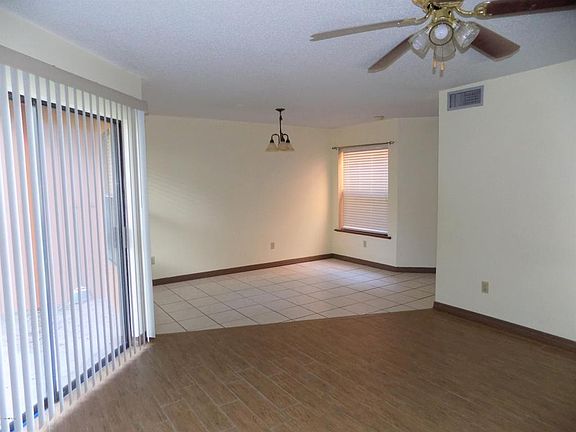3rd image of 2701 NE 10th St APT 204