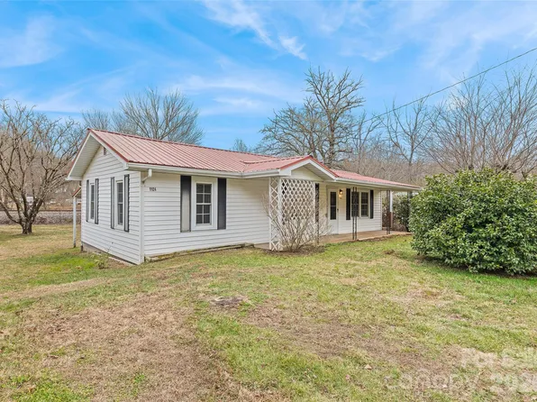 1124 Skyland Dr, Sylva, NC 28779