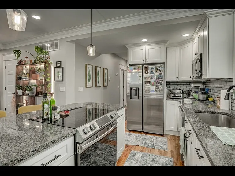 229-235 W 4th St #236 — Photo 2