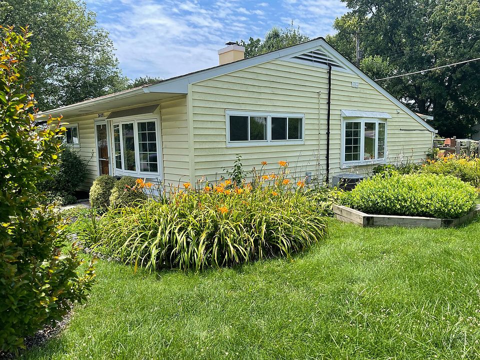 2nd image of 2409 Woodcroft Rd