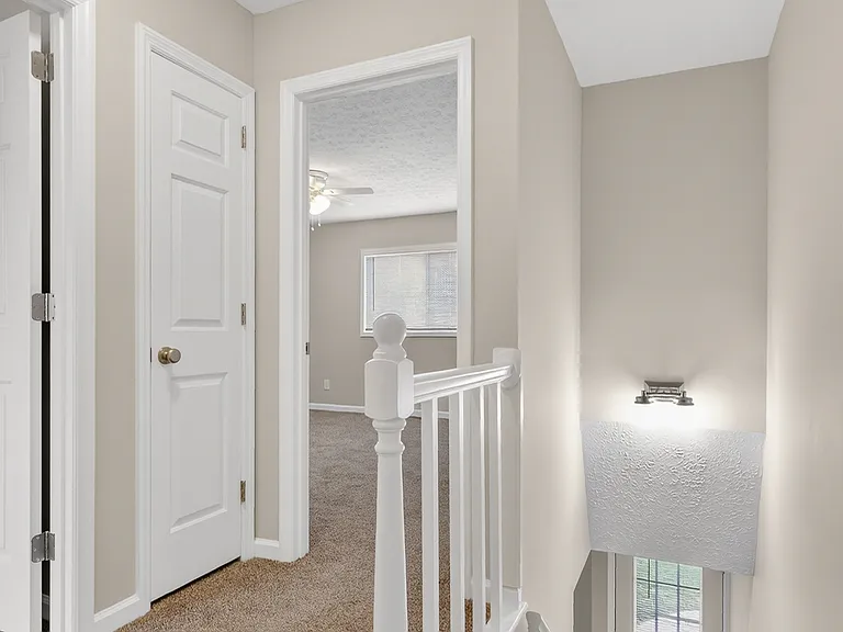 601 E Grundy St #B — Photo 20
