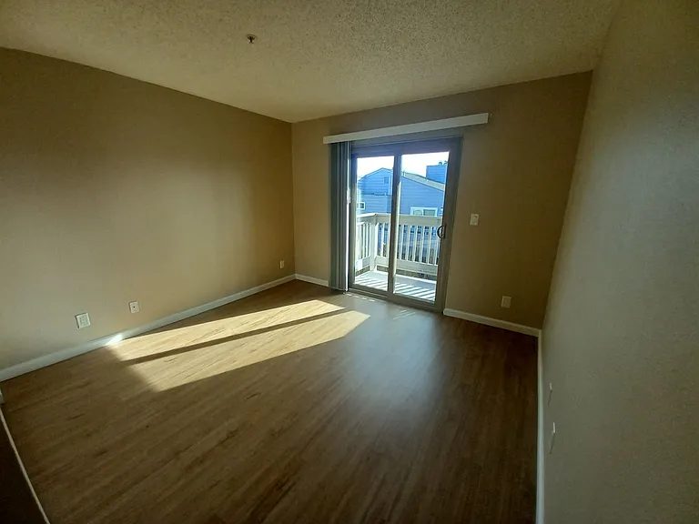 Sea Breeze Apartments for rent in Marina, CA — Photo 20