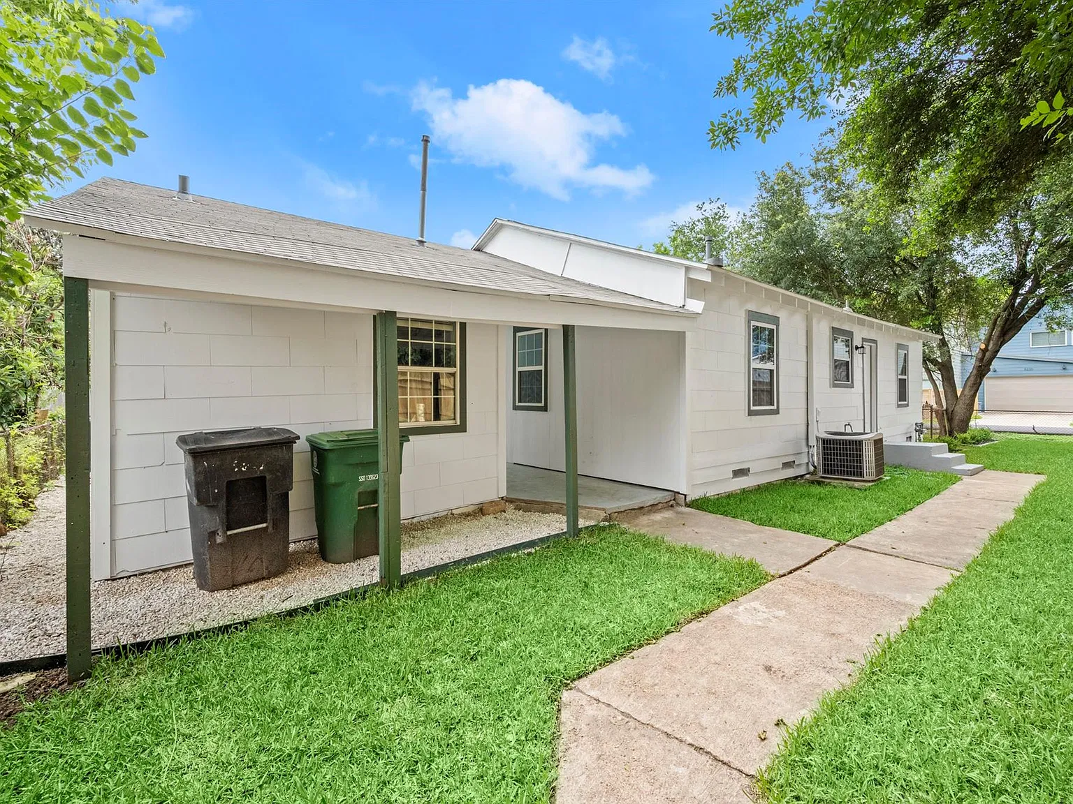 2 bed, 1.0 bath, 1550 sqft, $1,695 — Photo 4