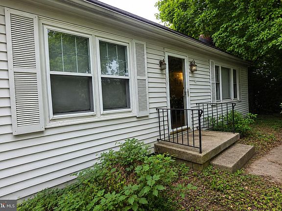 2nd image of 730 E Division St