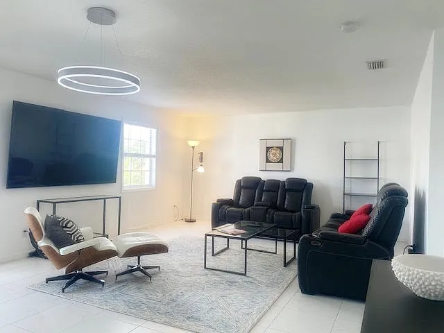 136 Pompano Dr SE #D — Photo 4