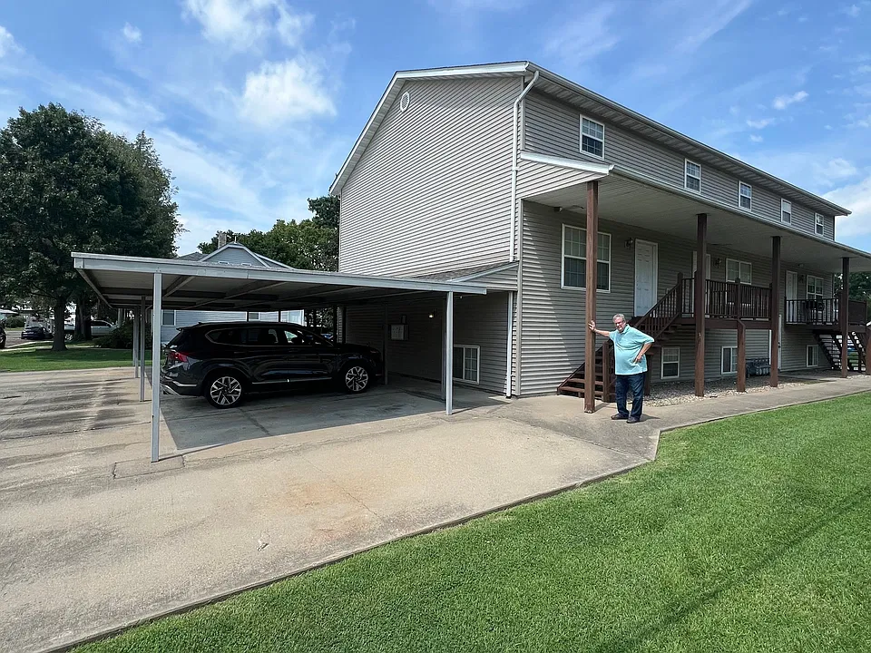 3 bed 2 bath with covered parking